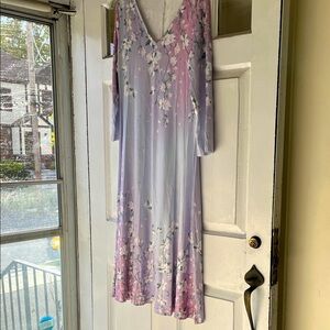 Floral Midi Dress in Purple and Pink *NEW*
Long sleeves
